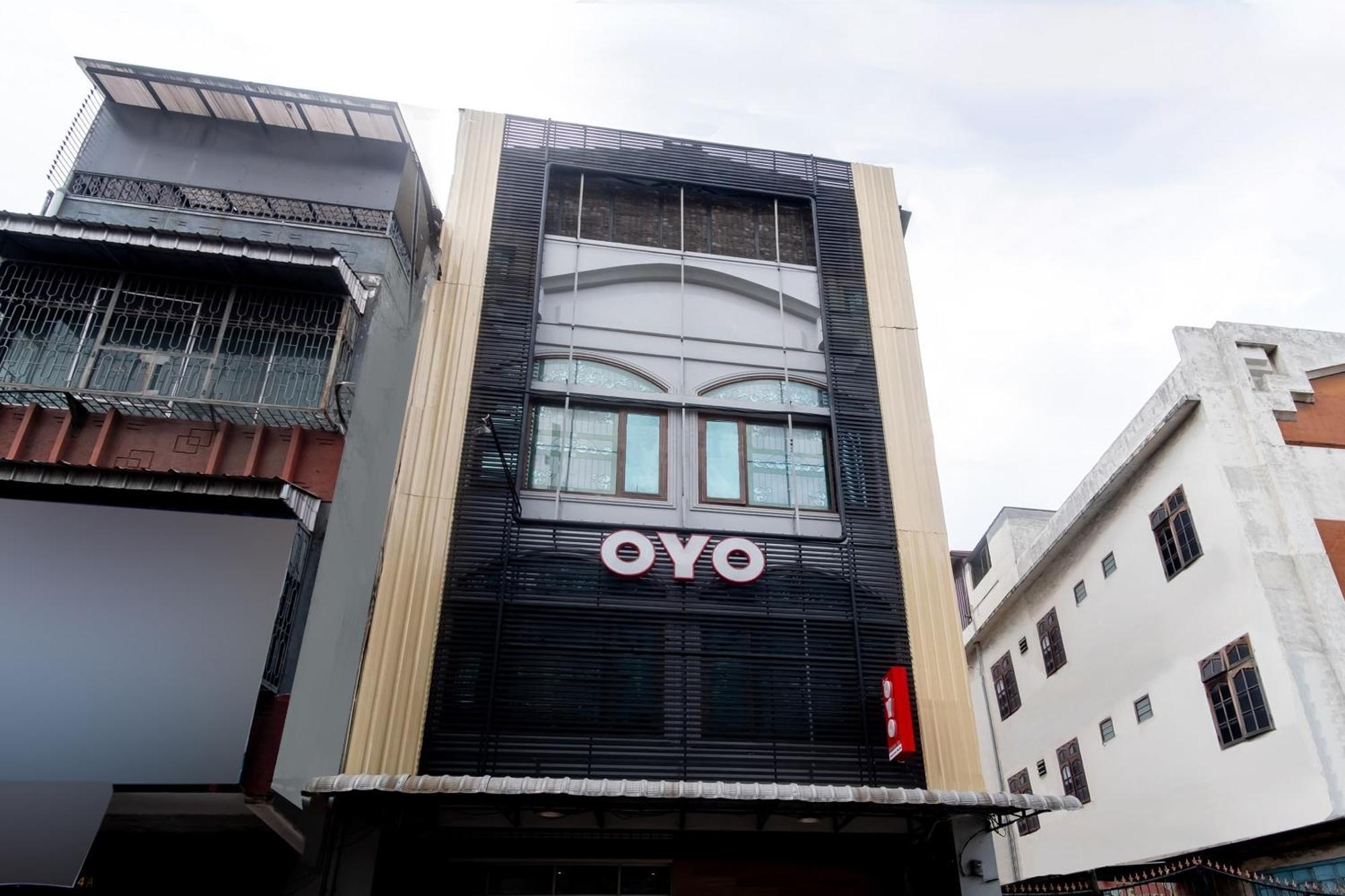 Oyo 3159 Festive