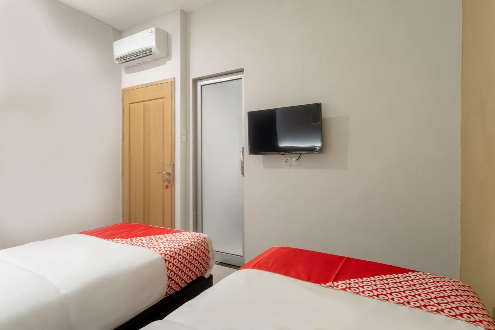 Oyo 3159 Festive Hotel 2*
