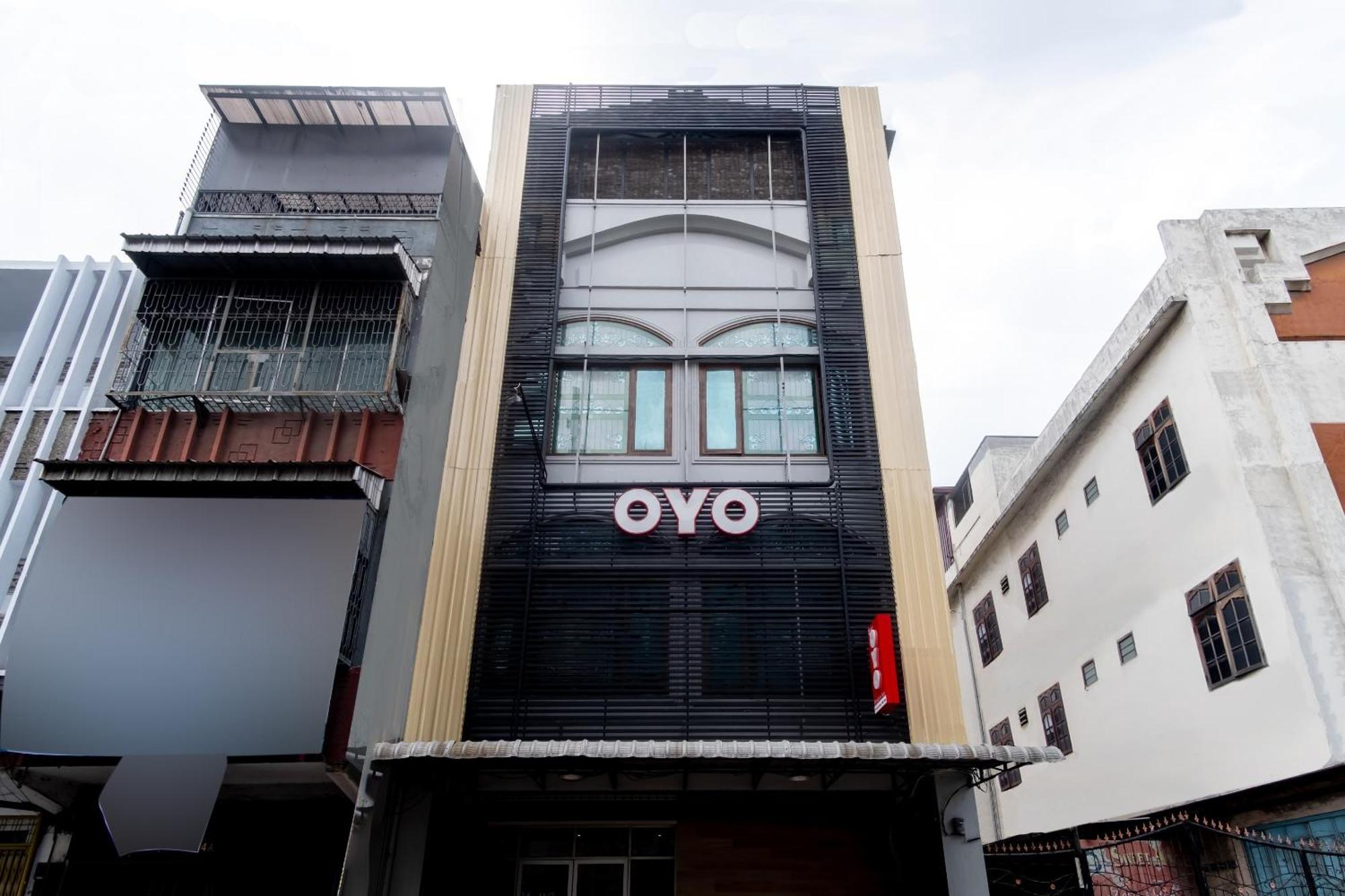 Oyo 3159 Festive 2*