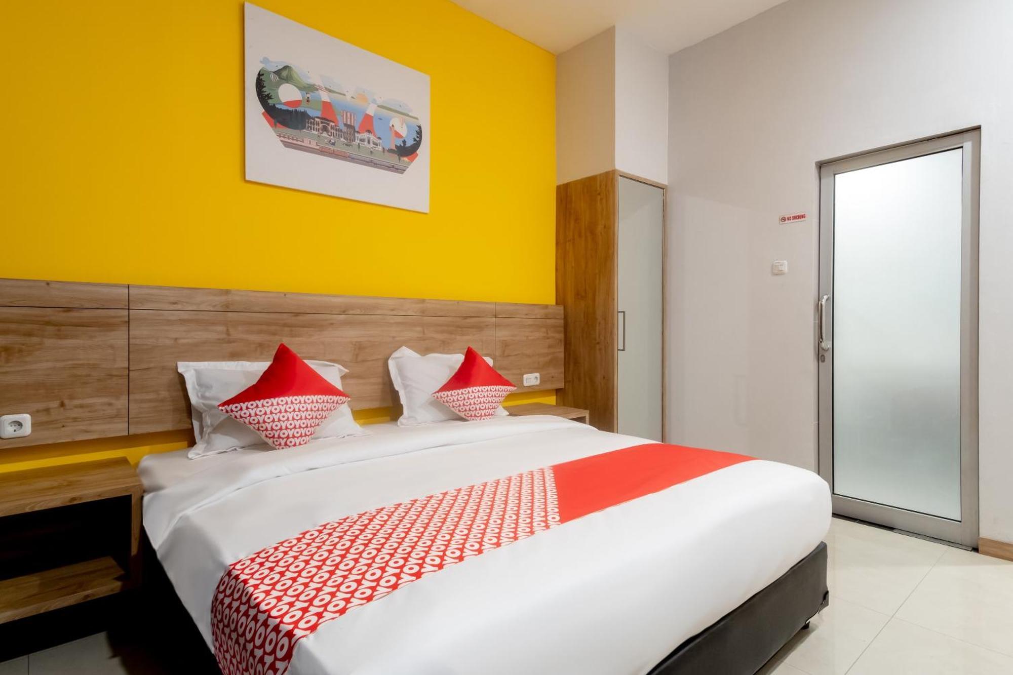 Oyo 3159 Festive Hotel 2*