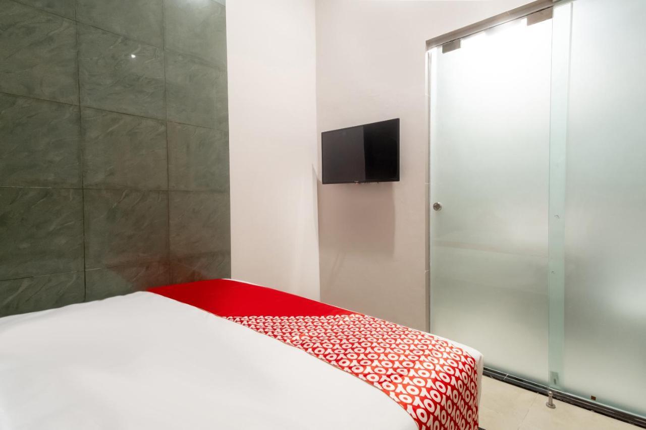 Hotel Oyo 3159 Festive Medan