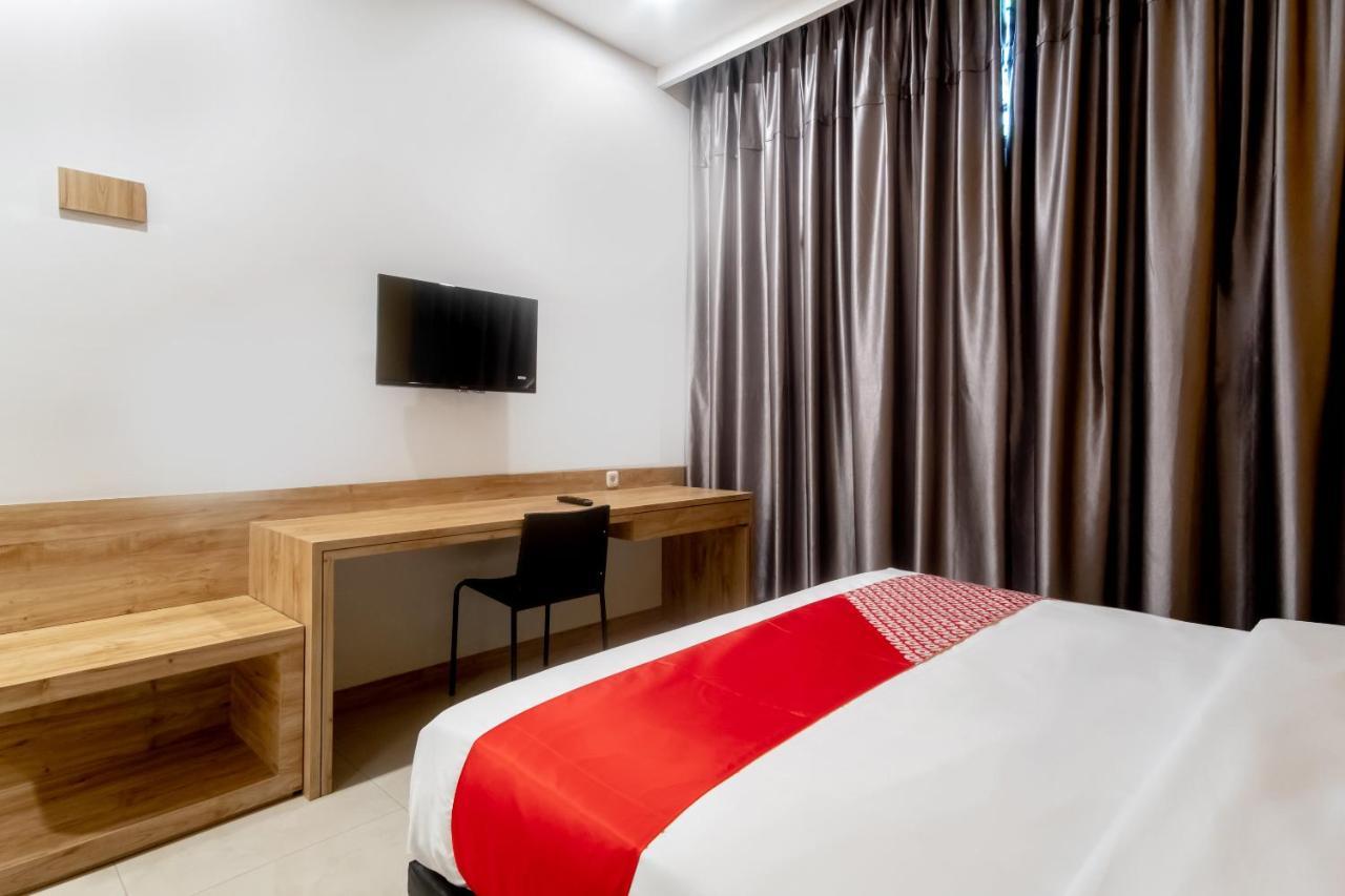 Oyo 3159 Festive Hotel 2*